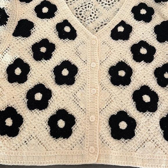NWOT Black and White Crochet Floral Knit Cardigan - Picture 8 of 10